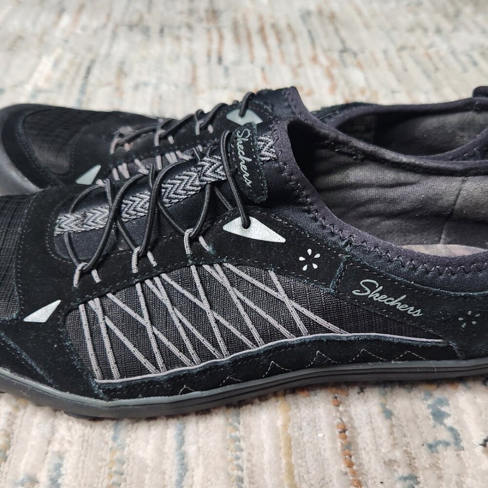 Sketchers Women's athletic Black Shoes Size 8.5, pre-owned and in good condition